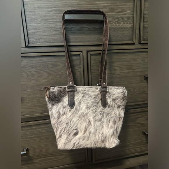 Crimson Willow handmade cowhide leather bag. With original branded tote bag. - Picture 5 of 6